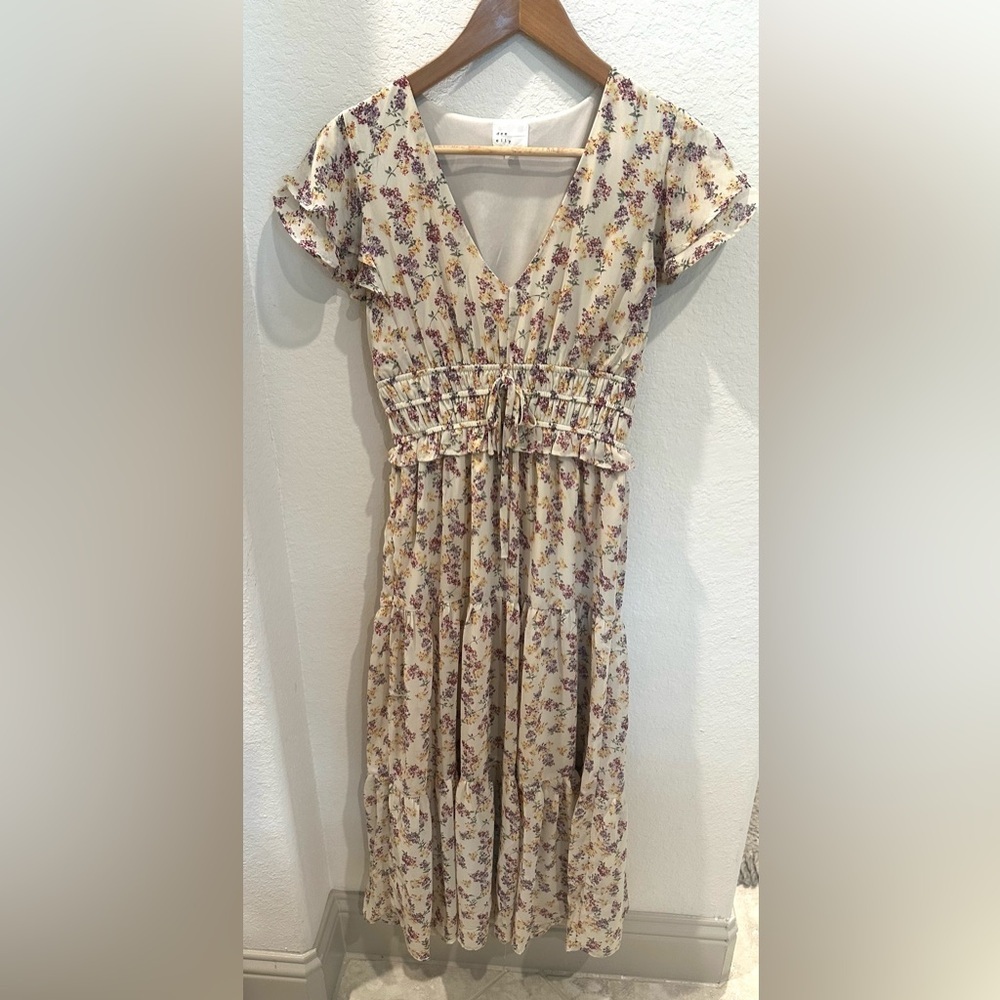 NWOT -DEE ELLY  Sz xs women’s Floral Print Maxi dress